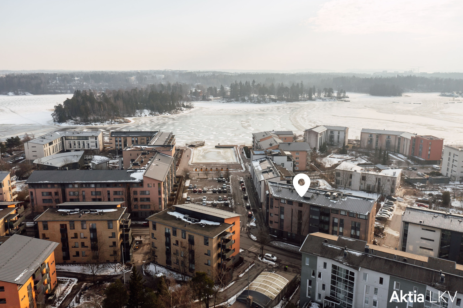 Sisäänkäynti Laivalahdenkaaren puolella