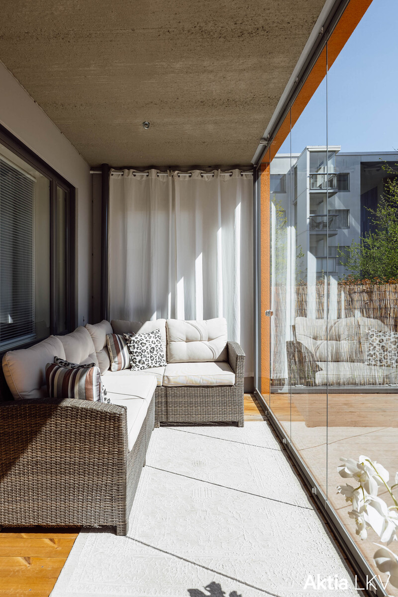 Lasitettu terassi suuntana etelä