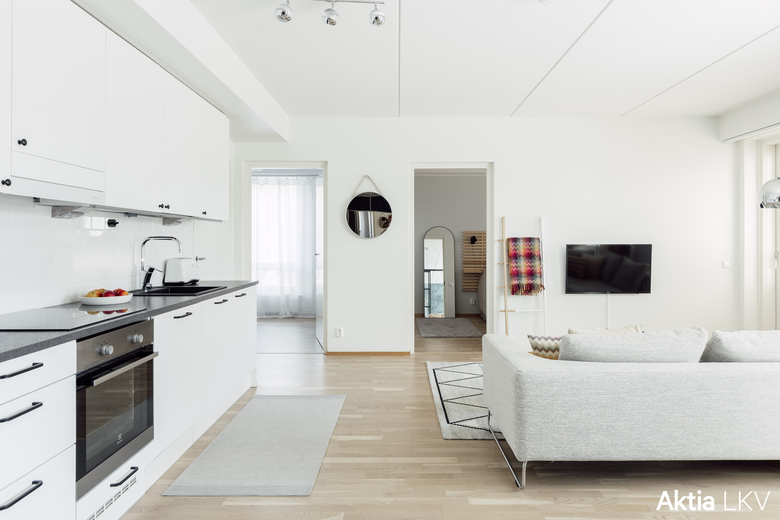 Valoisa ja moderni koti