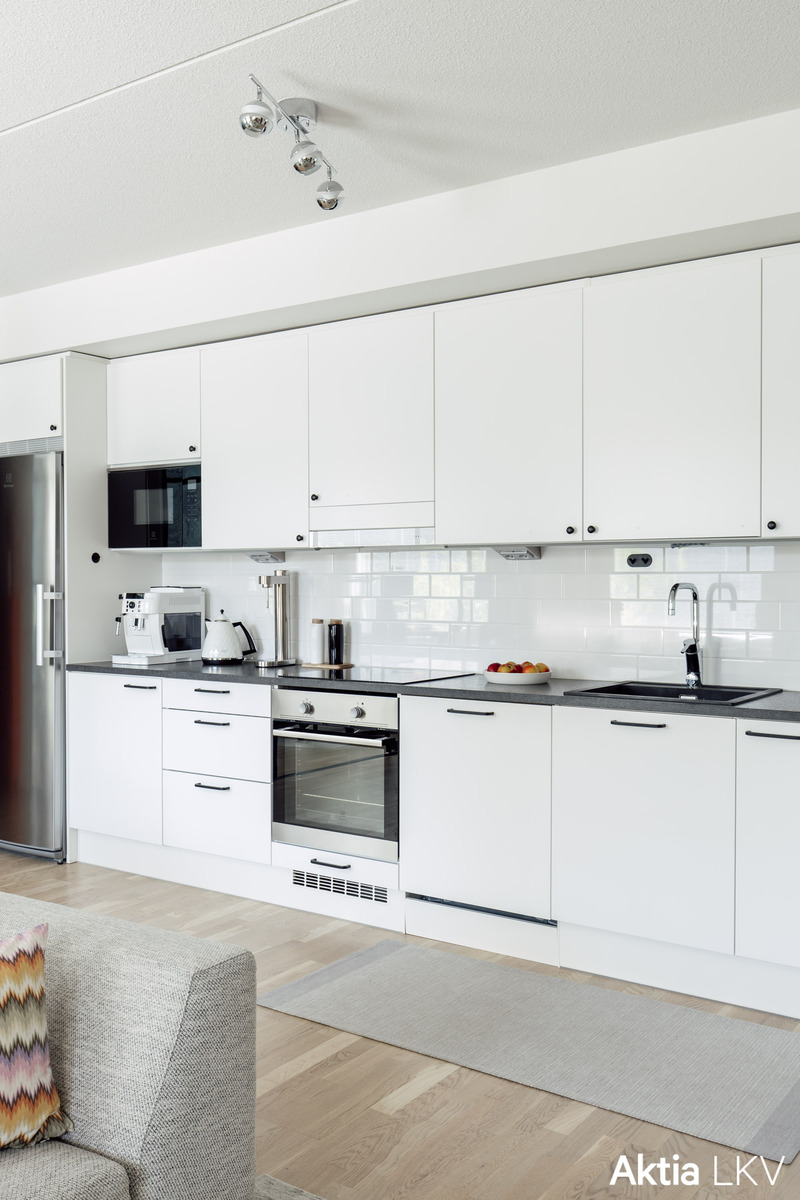 Hyvinvarusteltu avokeittiö