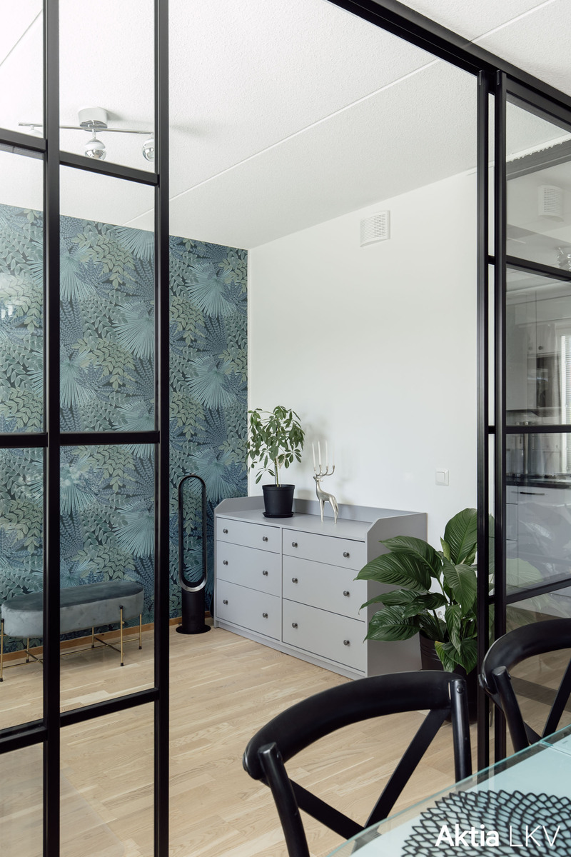 Sopiva työhuoneeksi tai lasten leikkihuoneeksi