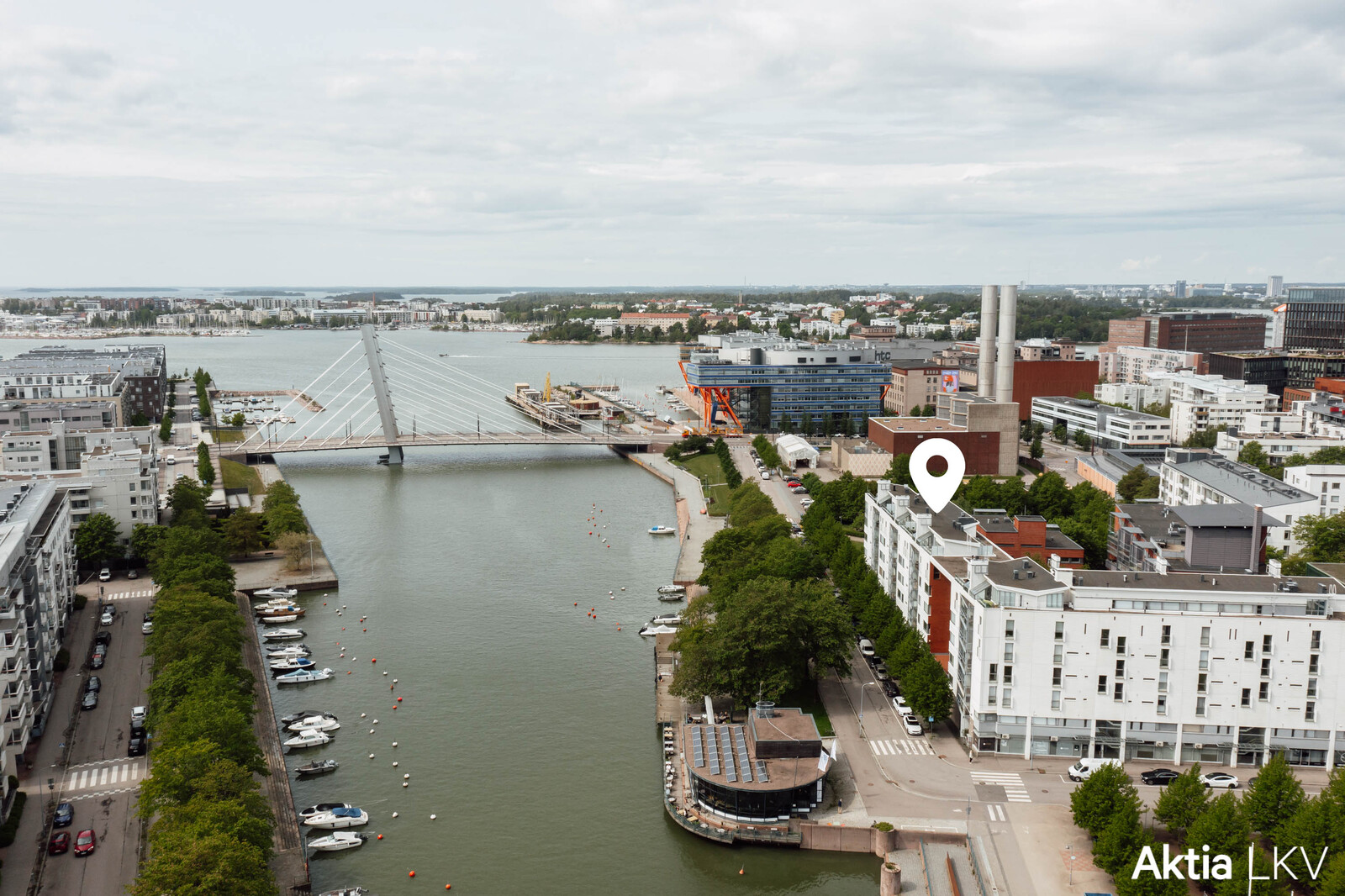 Venetsialaistyyppinen kanava ja myytävä kohde