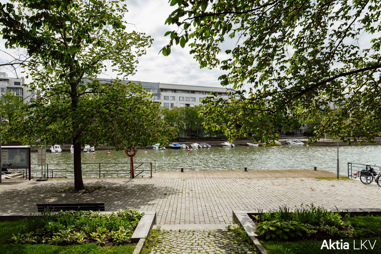 Pihlajasaareen menevän lautan satamalaituri