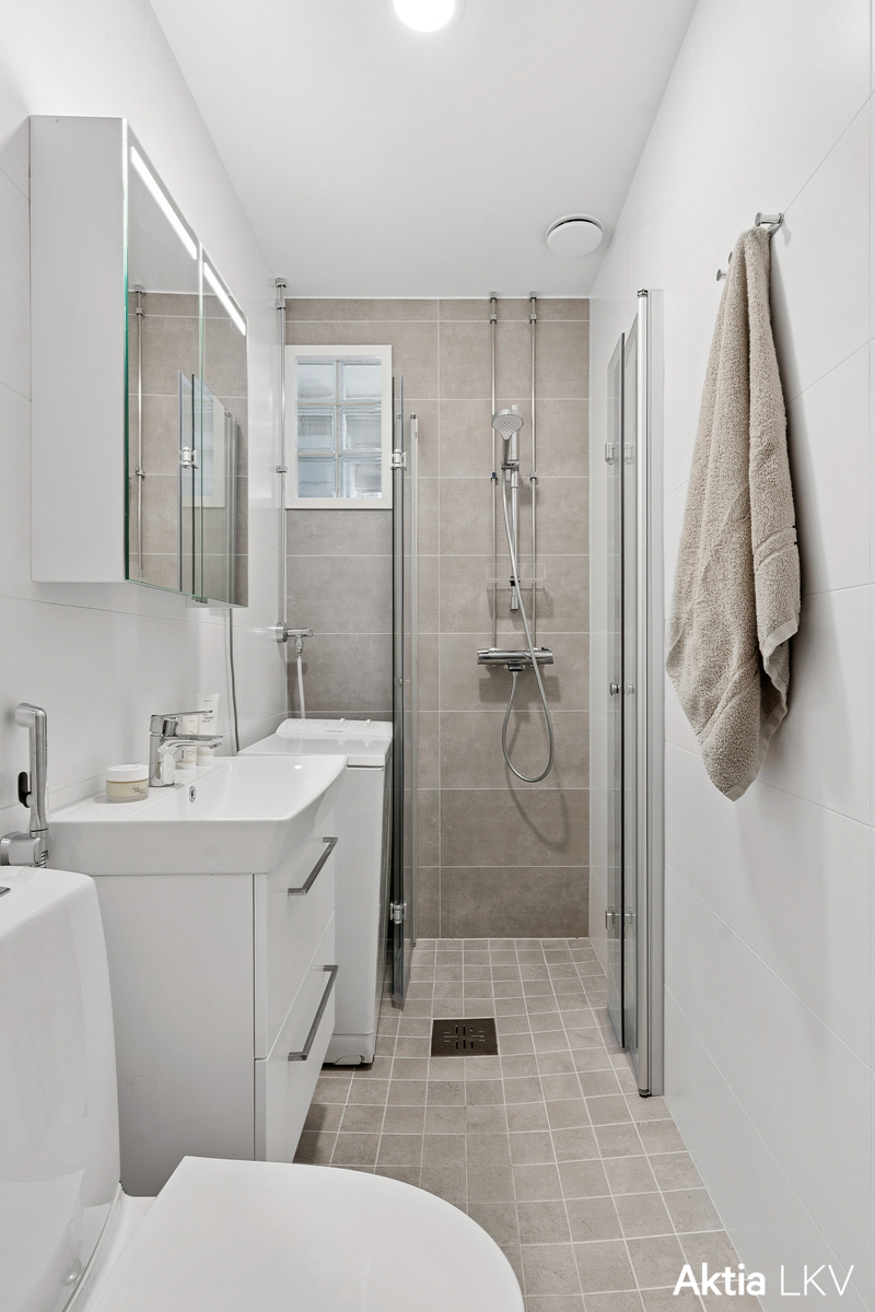 Kylpyhuone juuri uusittu