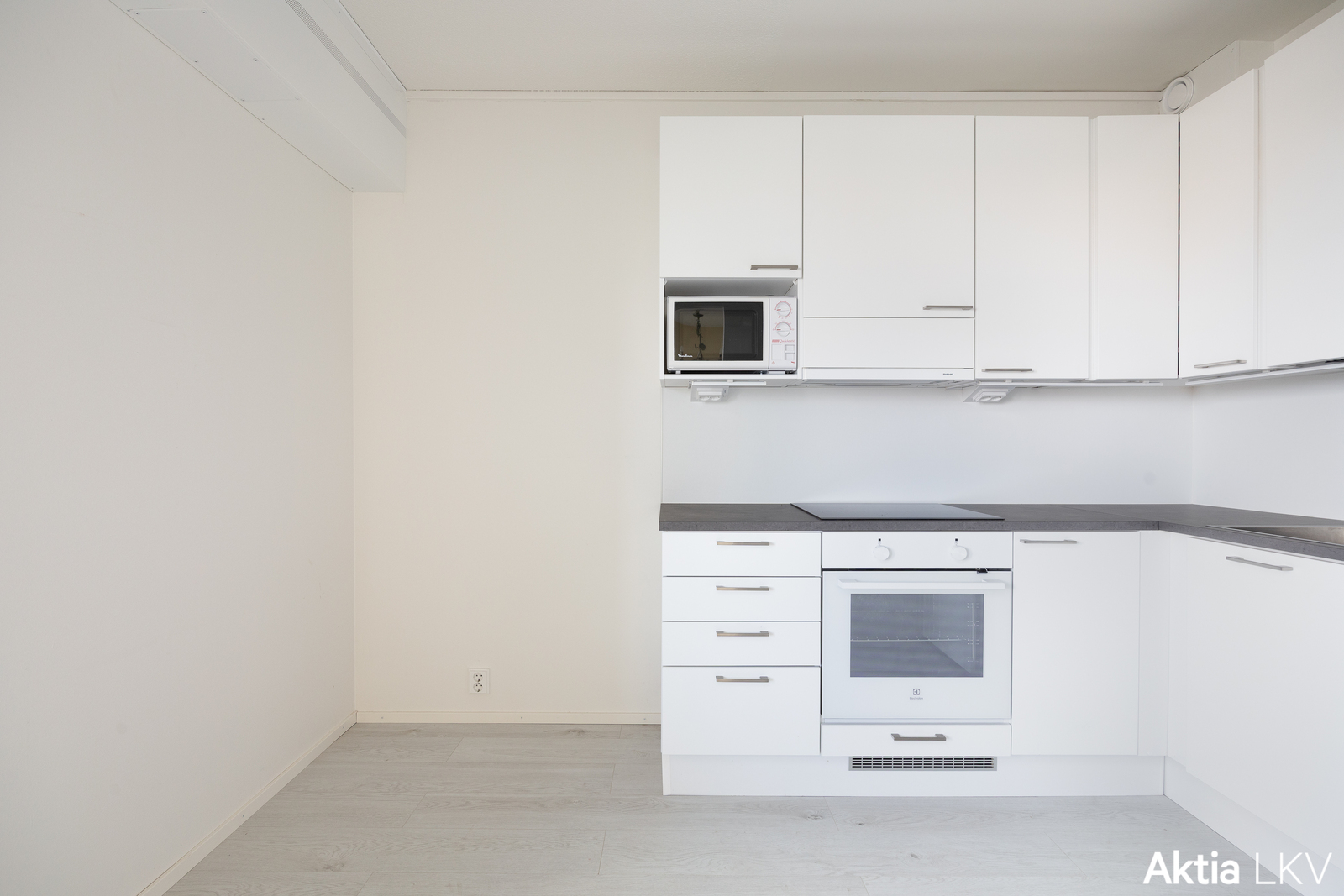 Keittiötilaan mahtuu myös pieni pöytä