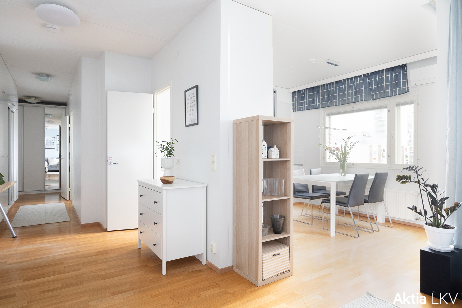 Näkymä olohuoneesta