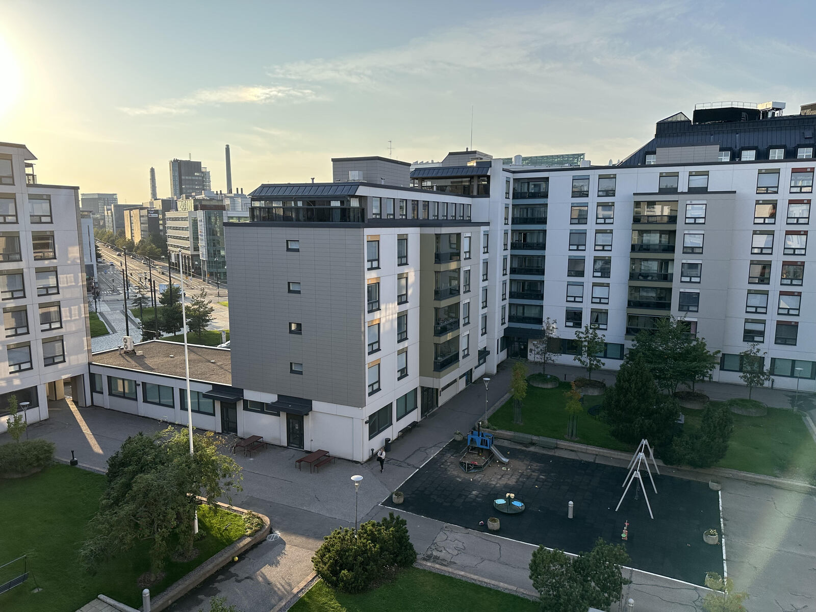 Ruoholahden toimistotalot länsisuunnalla