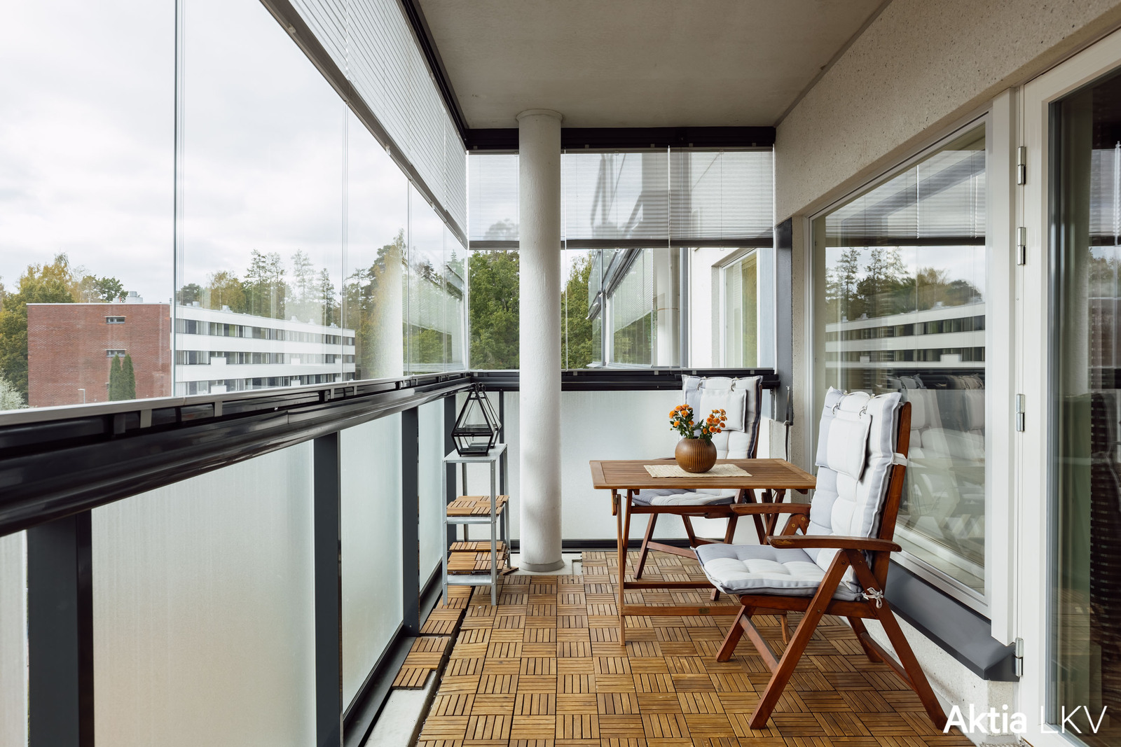 Toinen tilava parveke