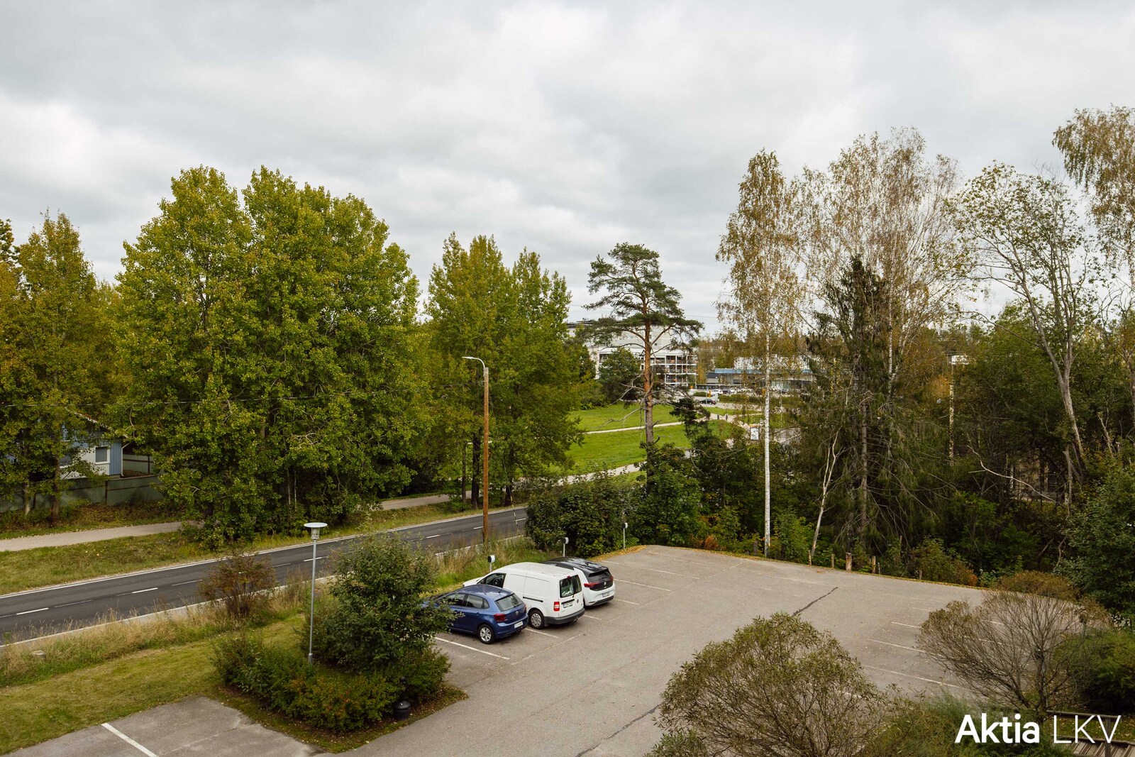 Autopaikikoitus lähellä ovea