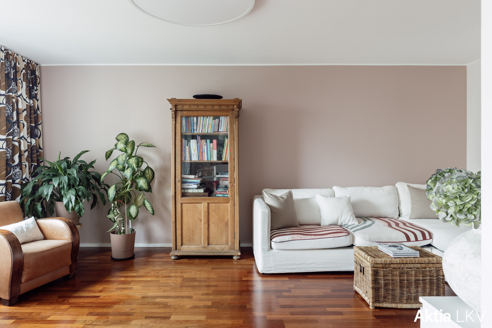 Iso olohuone on helppo sisustaa