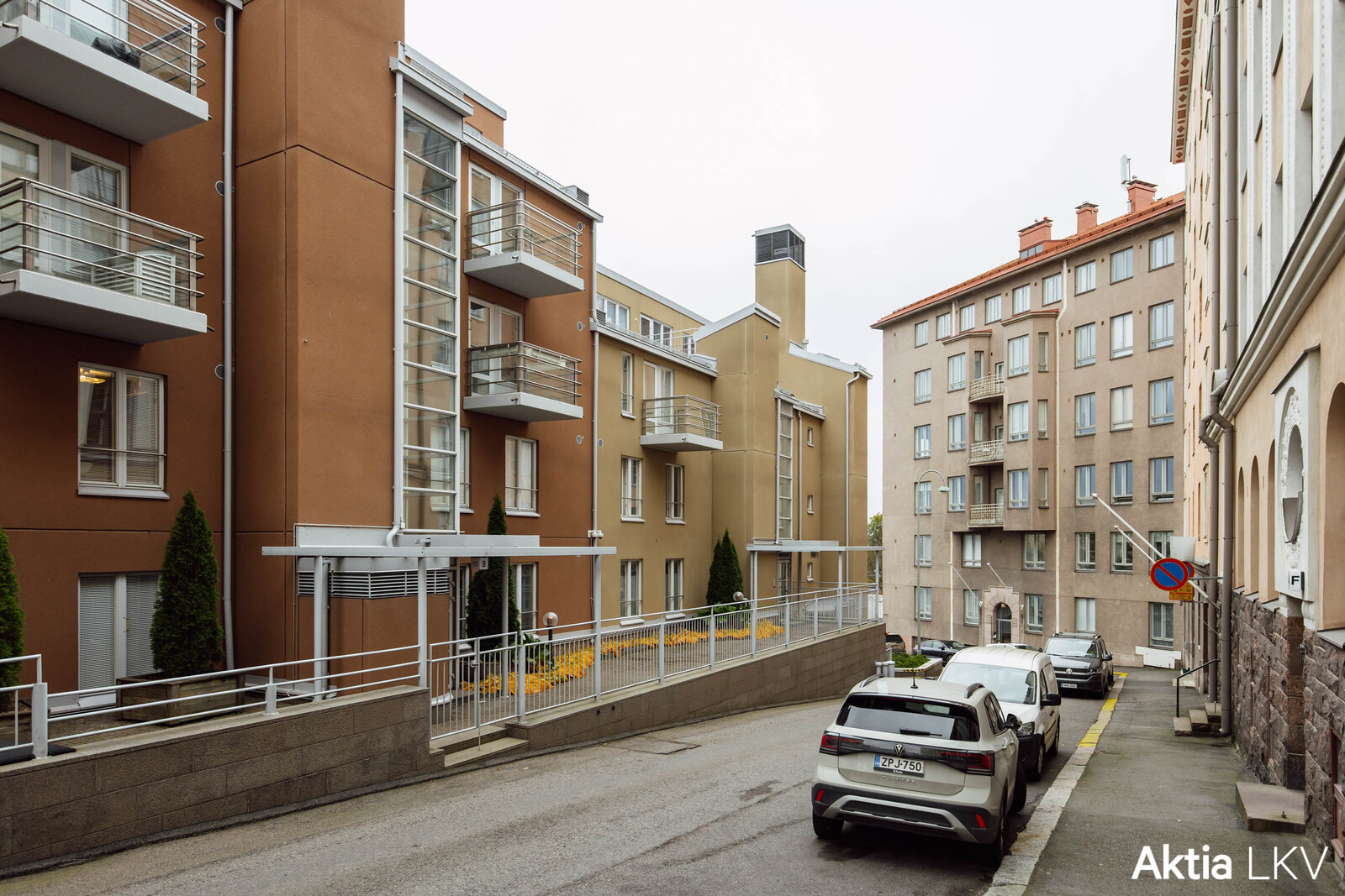 Sisäänkäynti Pormestarinrinteen kautta