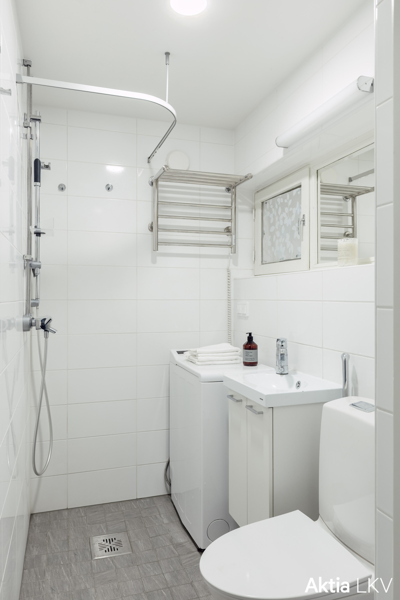 Kylpyhuoneessa tuuletusikkuna