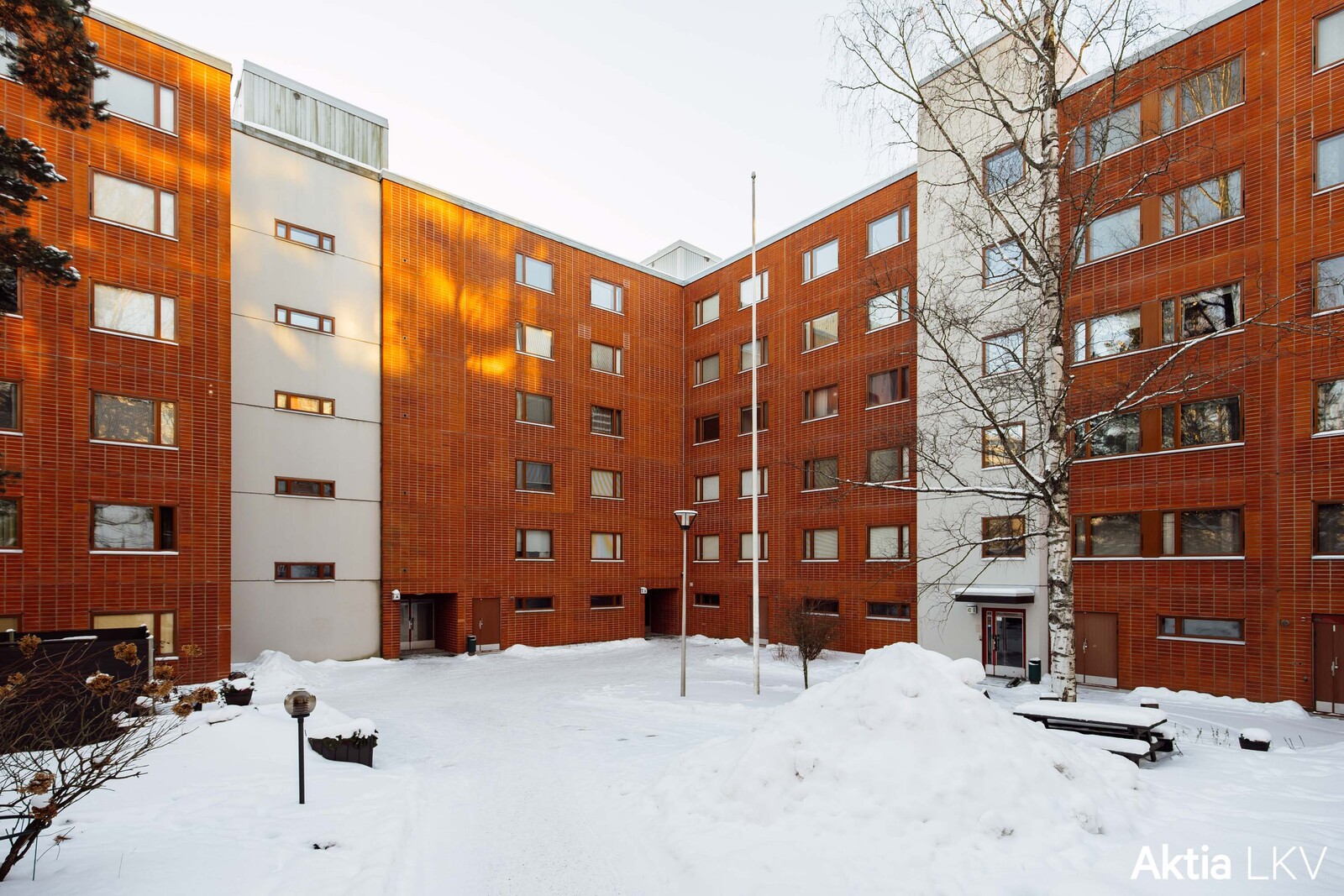 julkisivu sisäpihalle