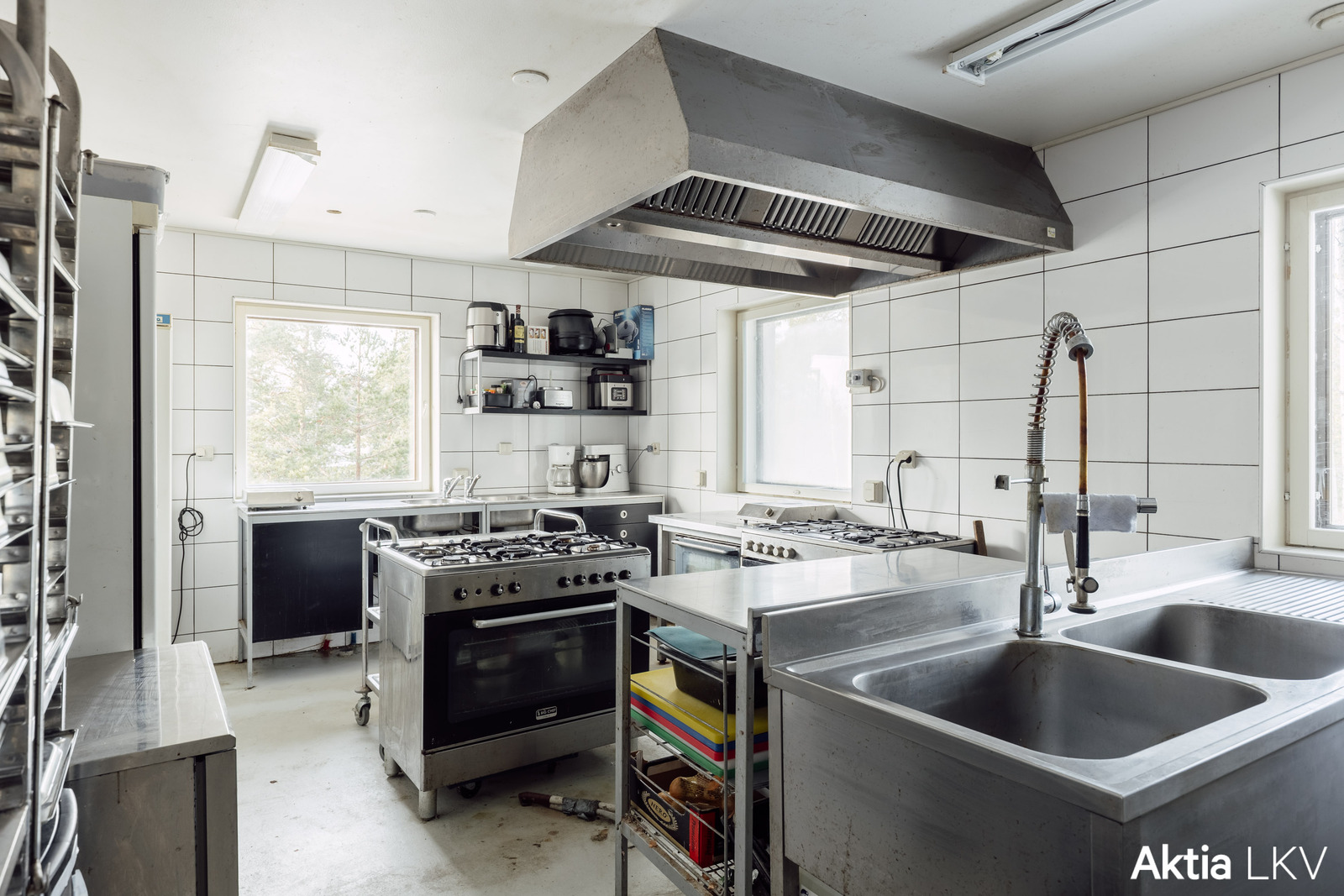 Alakerran ammattitason keittiö