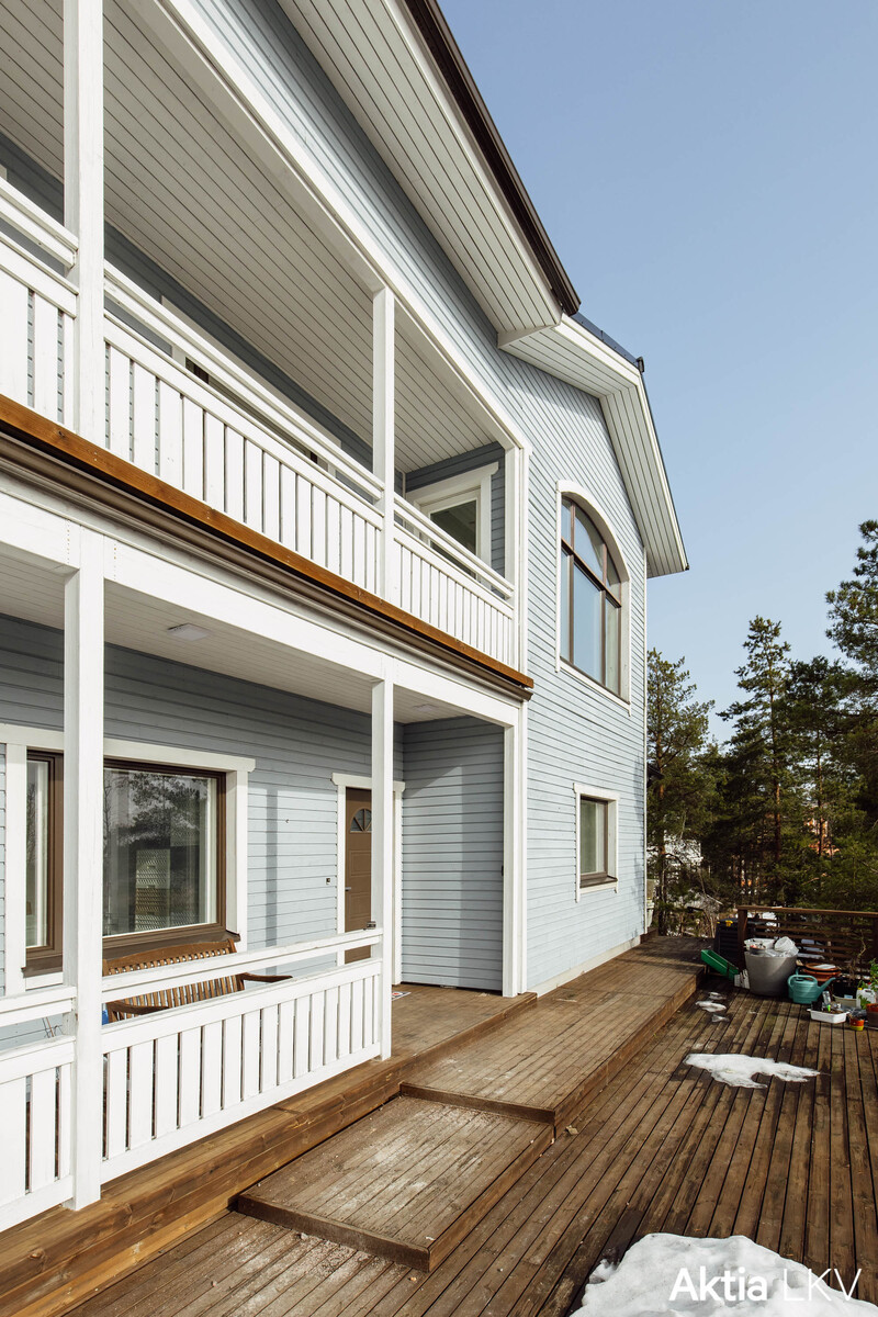 Sisääntulon terassi