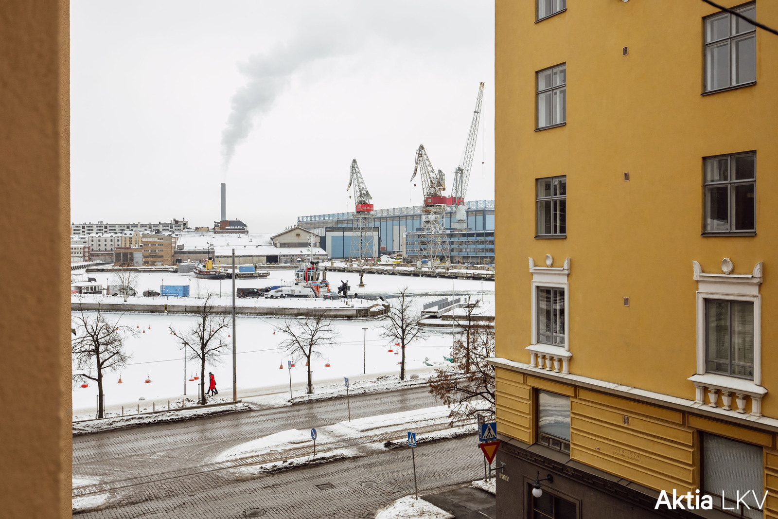 Maisema makuuhuoneen ikkunasta lounaasen