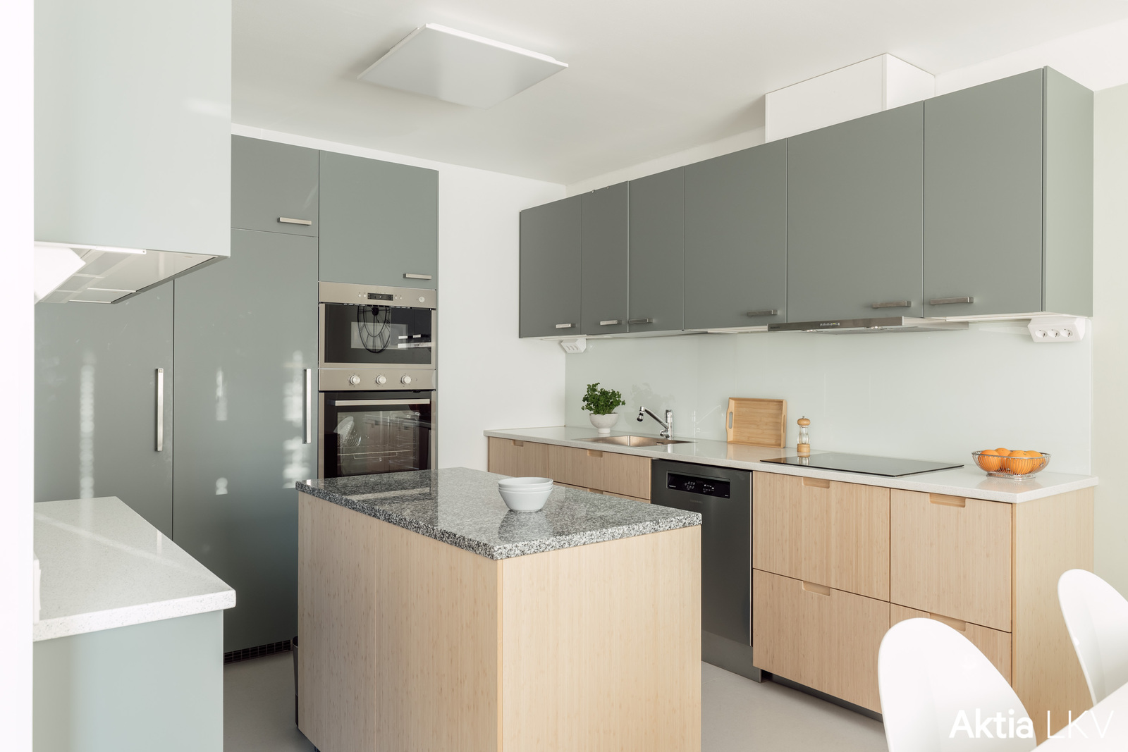 Kaunis ja mietitty keittiö