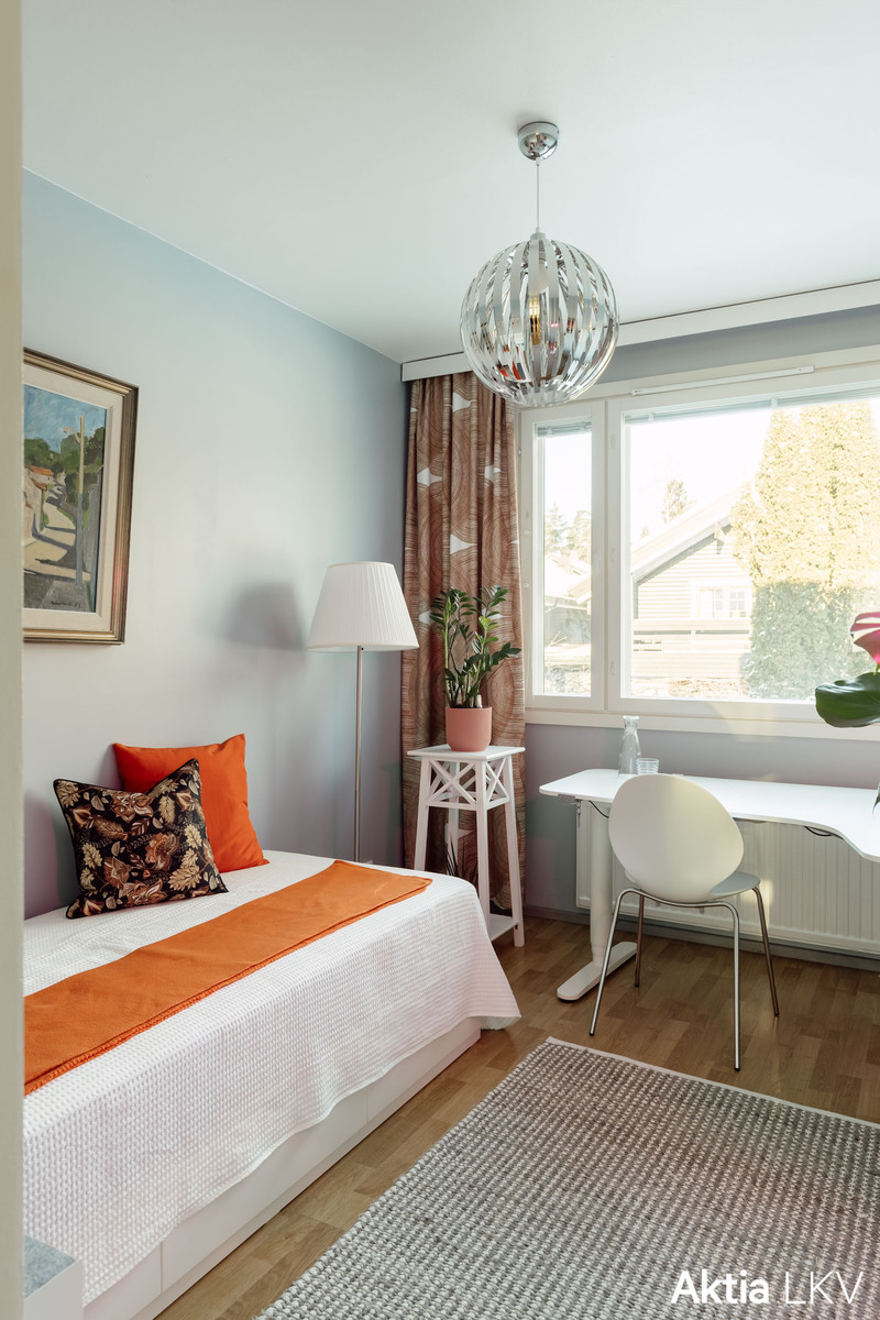 Yläkerran 2. makuuhuone