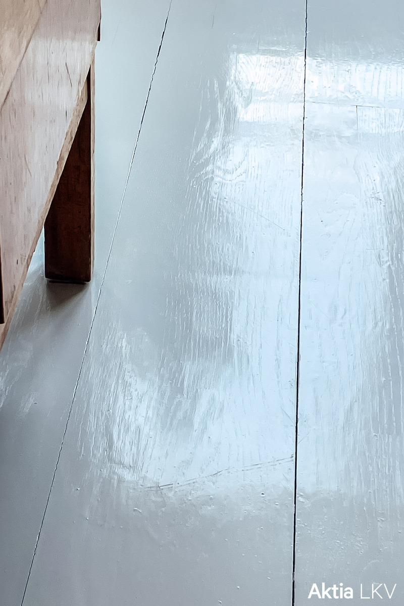 maalattu parkettilattia