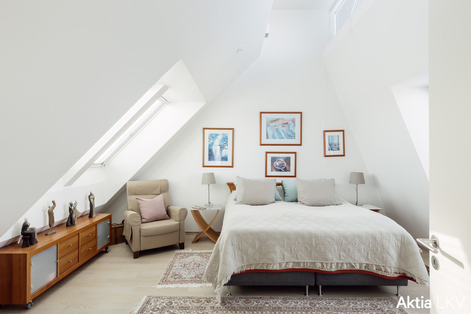 Yläkerran makuuhuone