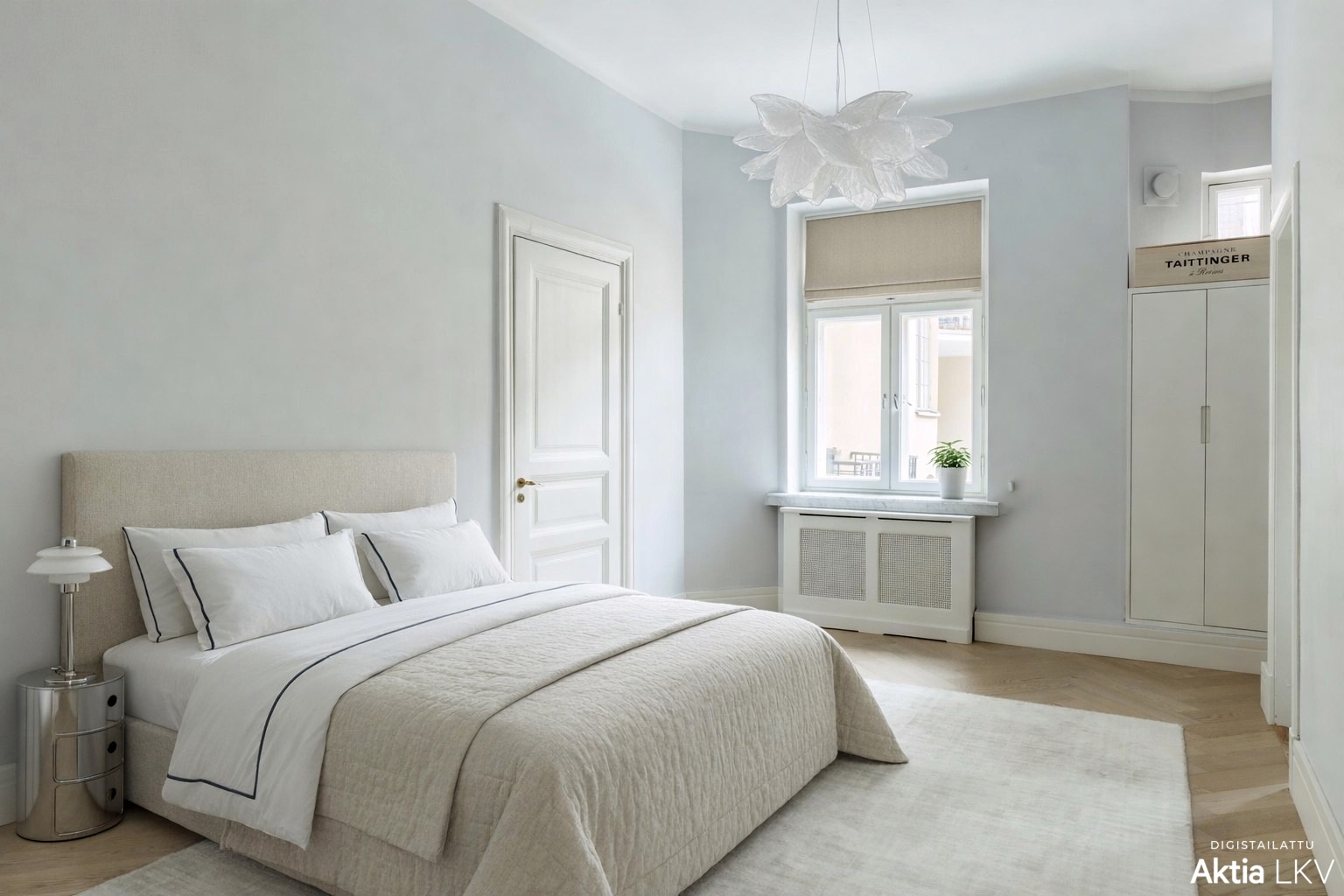 Mh khh:n ja vanhan keittiö sisäänkäynnin yhteydessä