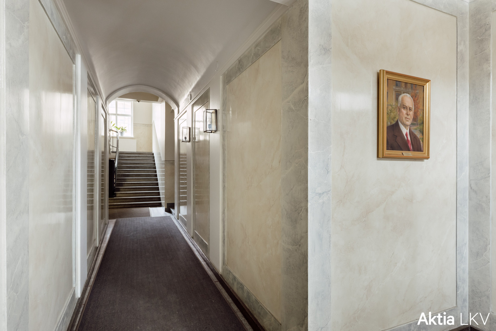 Sisääntulohalli porrashuoneeseen alkujaan v. 1858