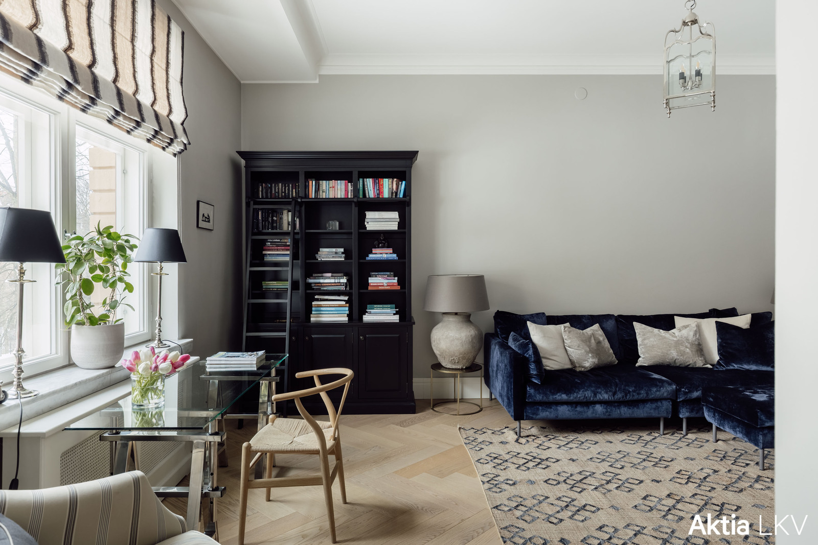 Mh olohuoneen vieressä