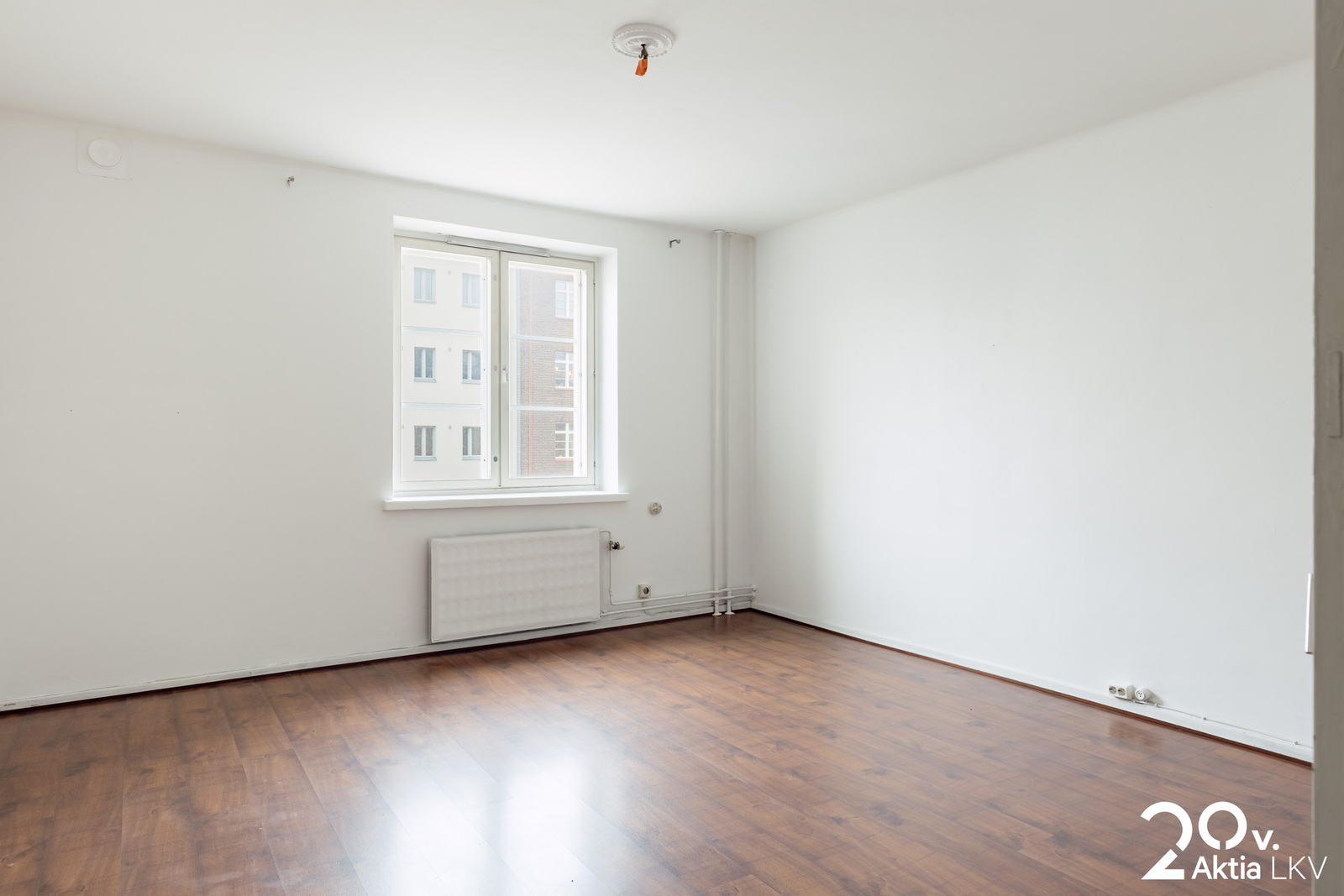 Huone ilman kalusteita