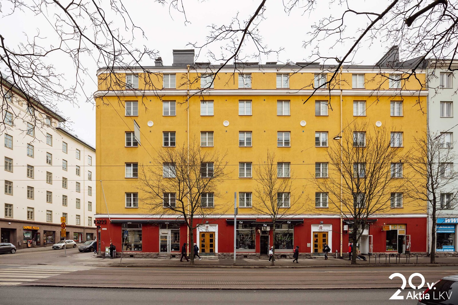 Vakavarainen Helsinginkatu 11, jolla mm. 9 kpl liiketilaa