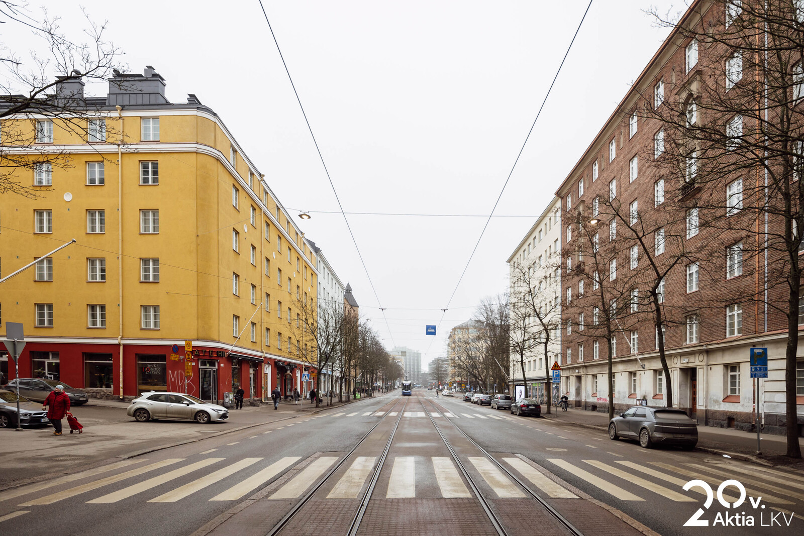 Helsinginkatu 11 vasemmalla