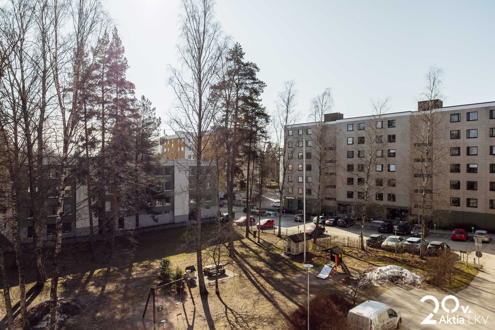 Parvekkeelta näkymä sisäpihalle