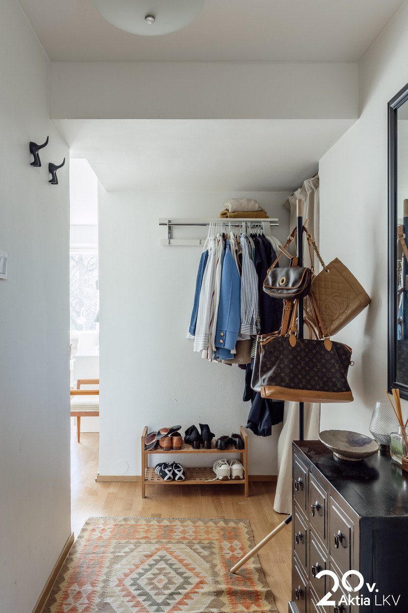 Viereisen yksiön eteinen