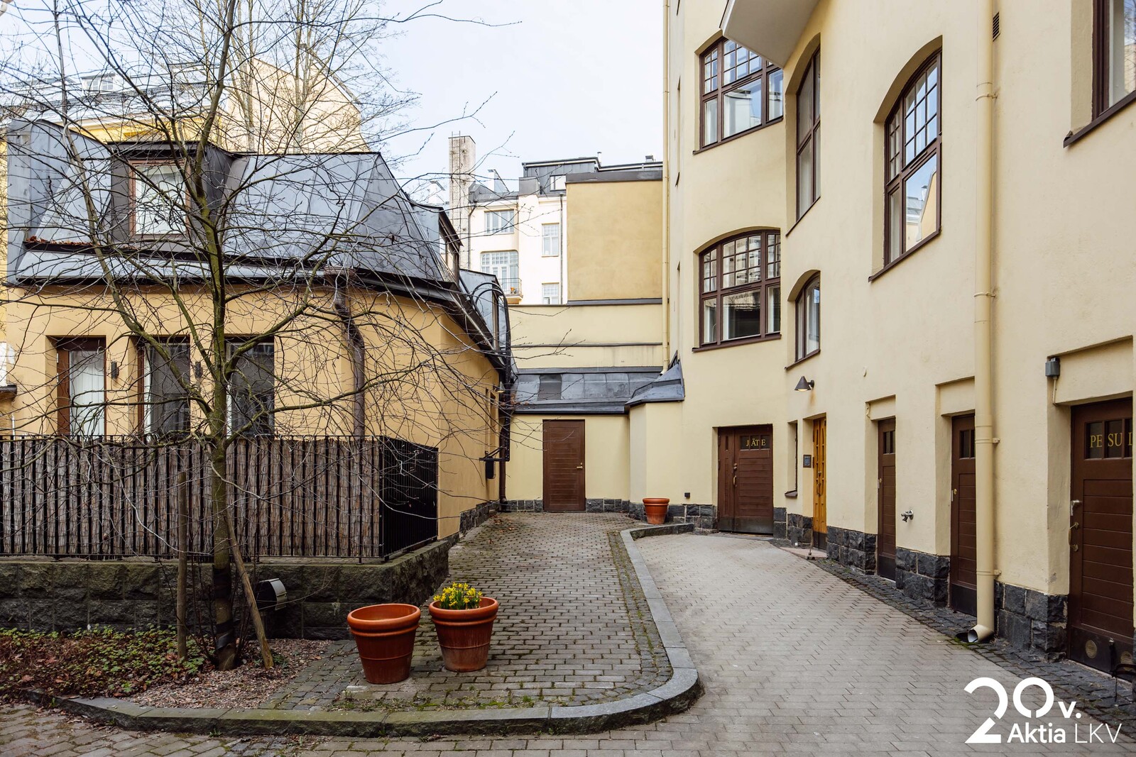 Hyvin hoidettu sisäpiha