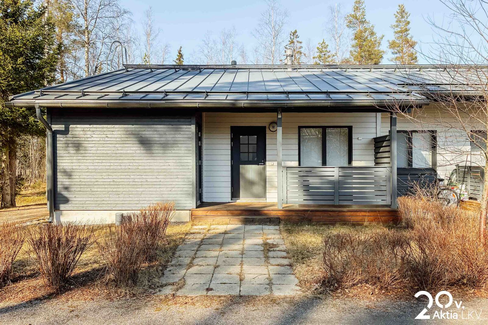 päätyhuoneisto omalla terassilla