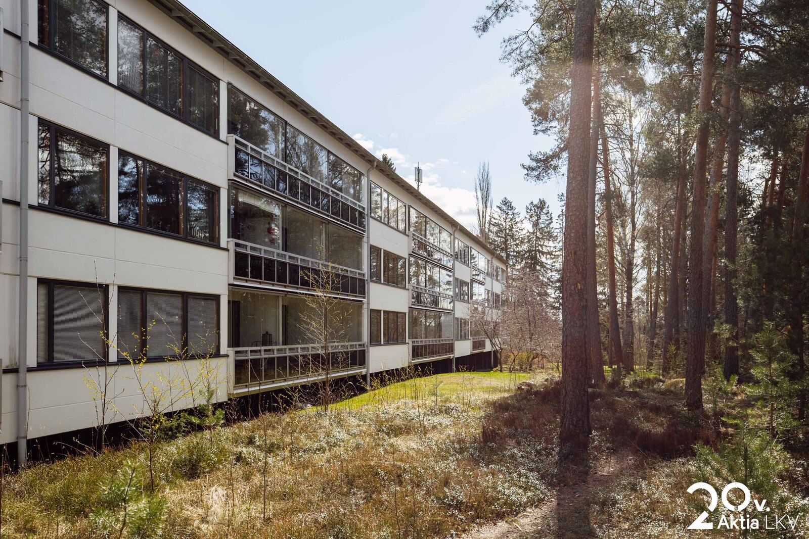 Julkisivu