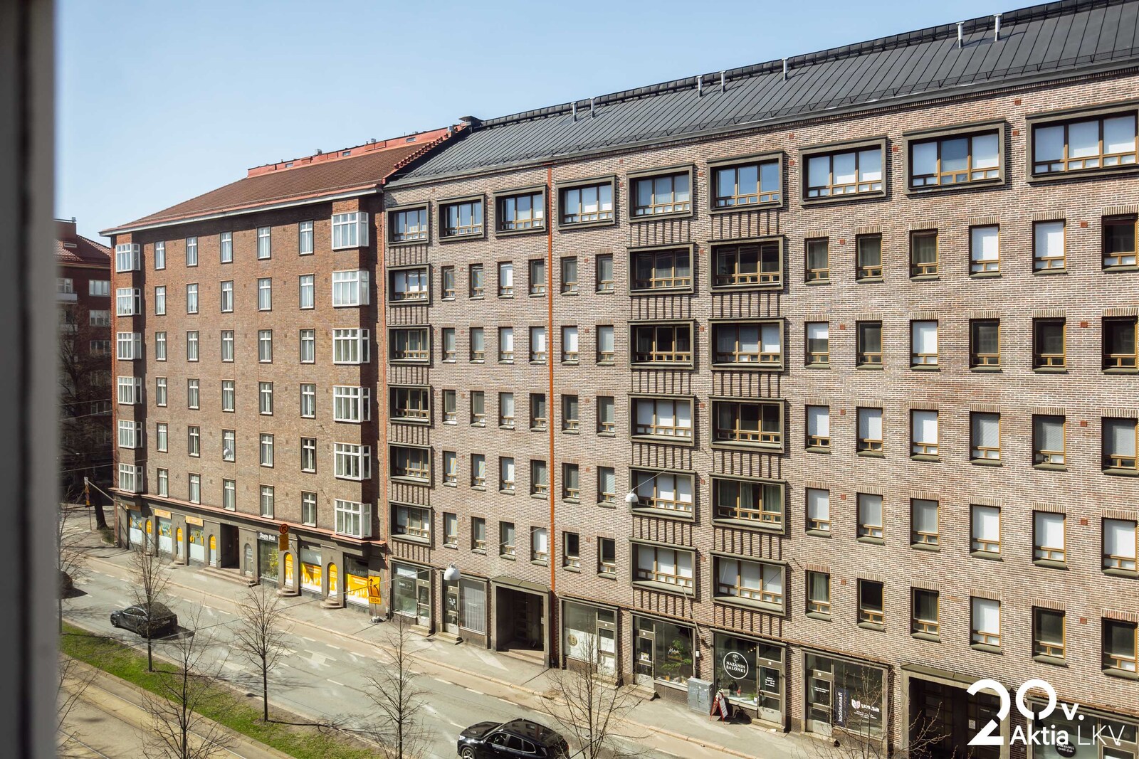Näkymä olohuoneen ikkunasta länteen