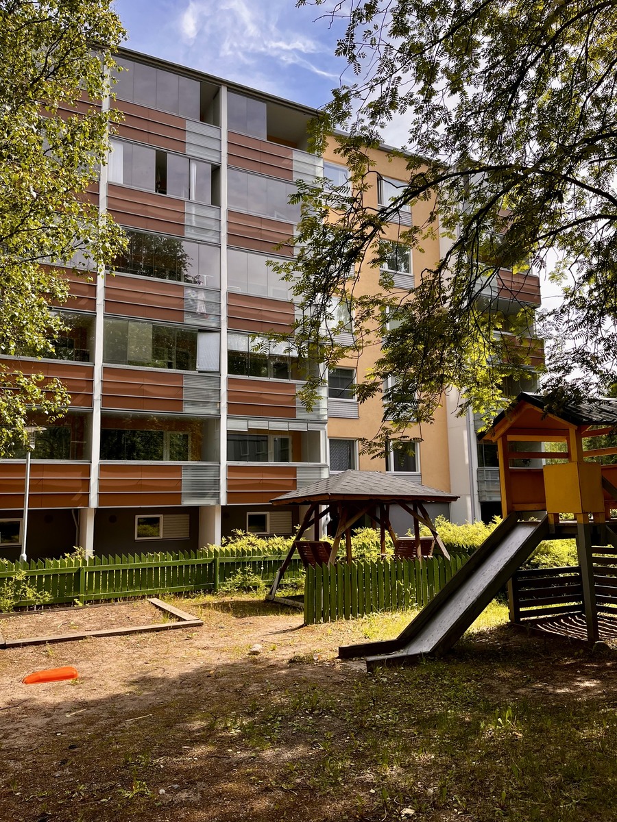 Sisäpihalla leikkipaikka