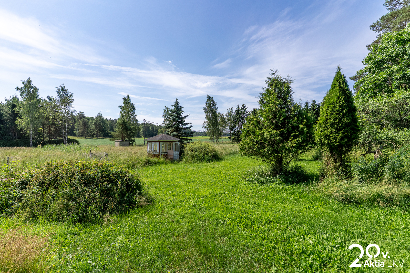 Huvimaja terassilta