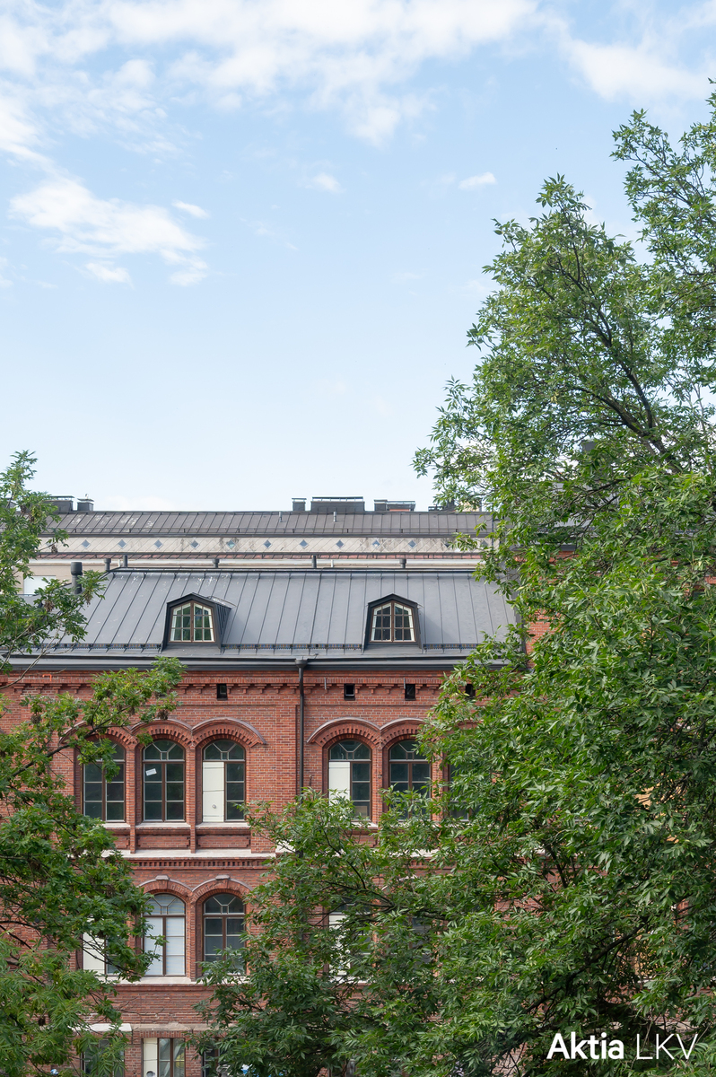 Näkymä sisäpihalle luoteeseen