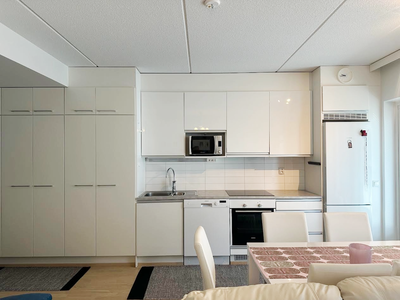 Suurpellon Puistokatu 8, Suurpelto, Espoo