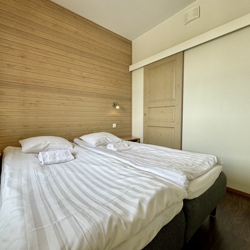 1. makuuhuone vaatehuoneella