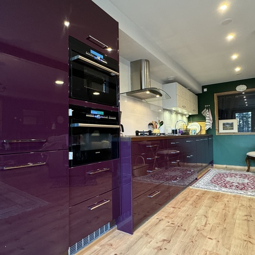 Kellarikerroksen huoneiston keittiö