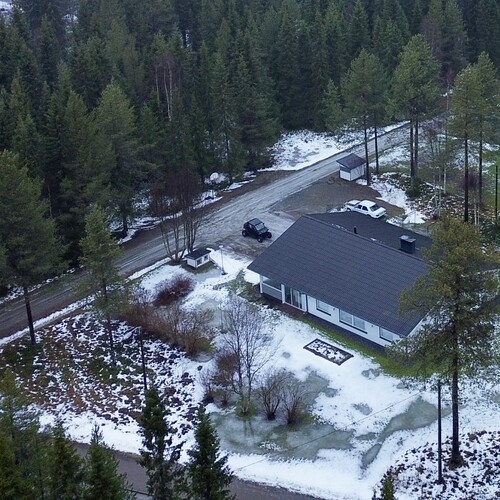 Omakotitalo, Helmenpyytäjäntie 38, Kuusamo, Ruostesuo, 3mh, takkah, oh, k, khh/apuk, ph/s/wc, tk, et, kuivaush, wc, 137 m², 135 000 €