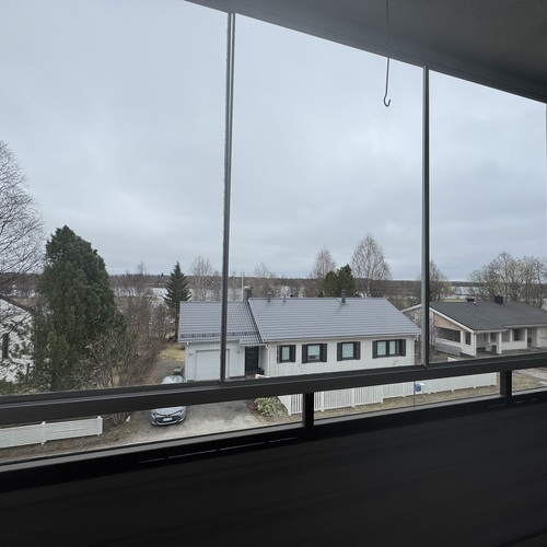 näkymä olohuoneen parvekkeelta Kuusamojärvelle