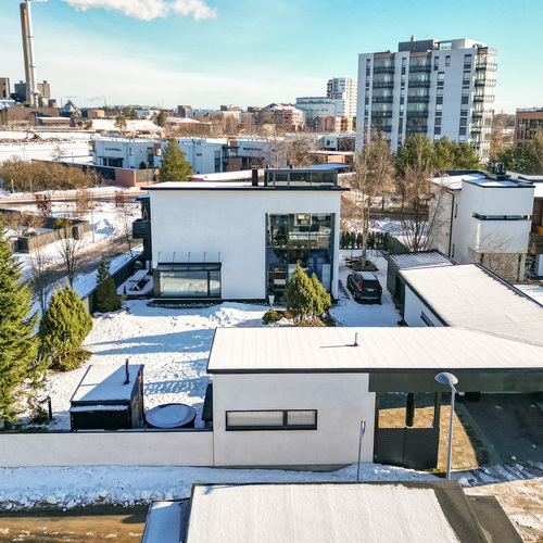 autokatoksen yhteydestä käynti yksiöön