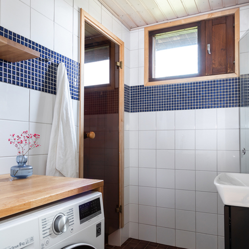 Siistikuntoinen kylpyhuone