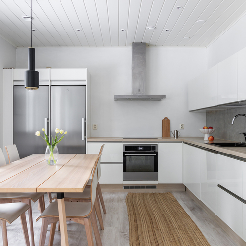 Keittiössä hyvin tilaa työskentelyyn