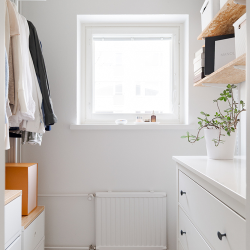 Ikkunallinen vaatehuone