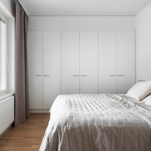 Makuuhuoneessa hyvin kaappitilaa