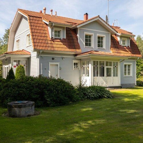 Omakotitalo, Värmäläntie 32, Tampere, Kämmenniemi, 5h, k, rt, oh, kph/wc, s, wc, khh, aula, at, ak, v, 197 m², 355 000 €